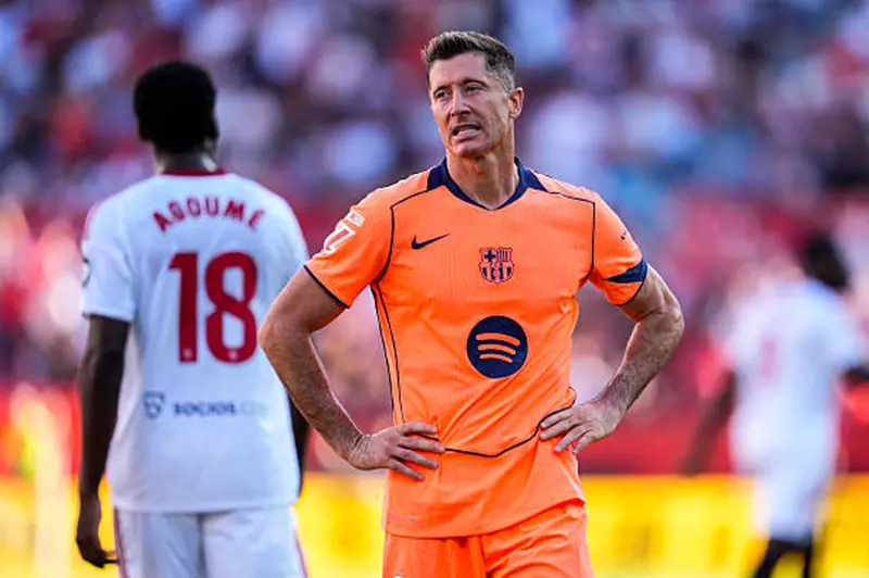 تقارير: اجتماع منتظر بين وكيل ليفاندوفسكي ورئيس برشلونة